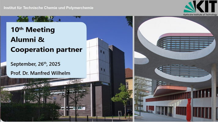 Außenansicht des KIT Instituts für Technische Chemie und Polymerchemie mit Veranstaltungsankündigung.